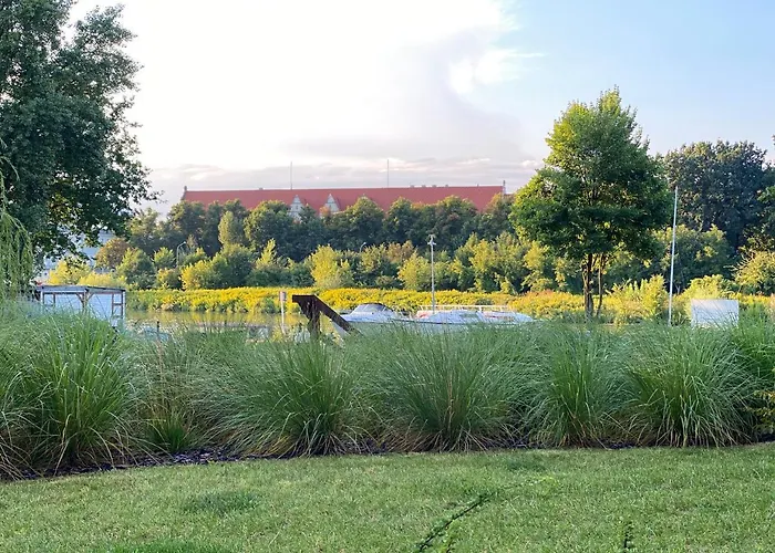 Uroczy Art Marina Z Widokiem Na Rzeke I Bezplatnym Parkingiem Wrocław