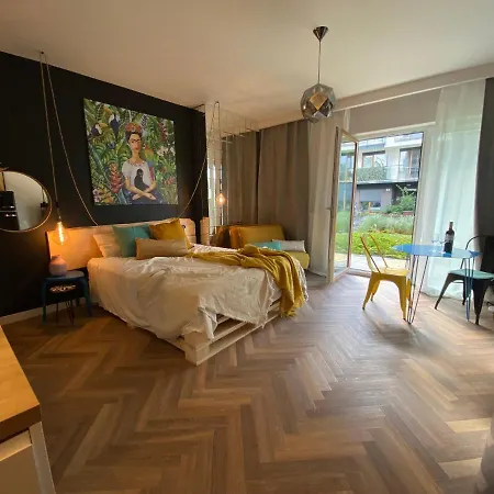 Uroczy Art Marina Z Widokiem Na Rzeke I Bezplatnym Parkingiem * Vratislav